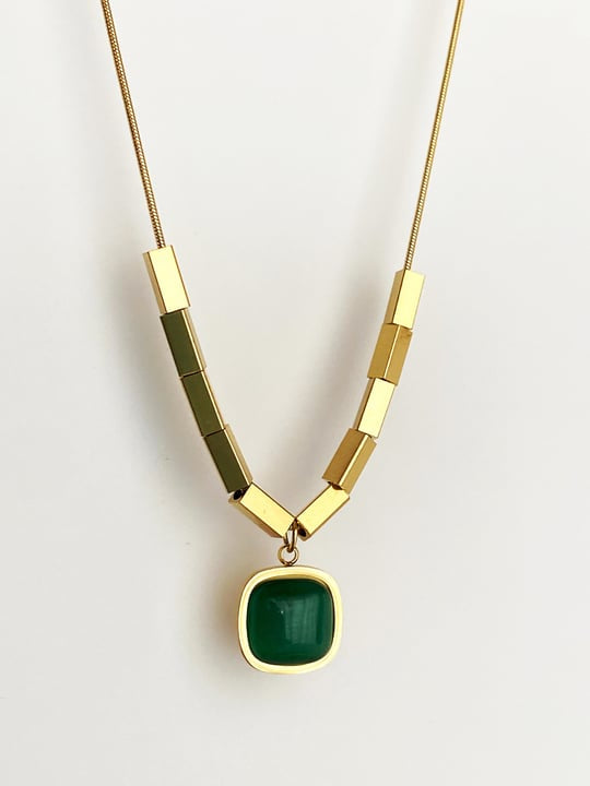 Light Weight Emerald Necklace - South India Jewels