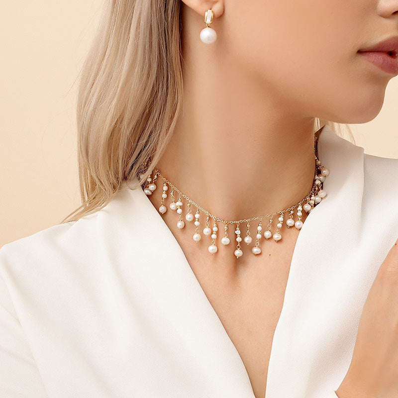 "Stylish women’s jewelry gift set featuring pearls and gold accents."
