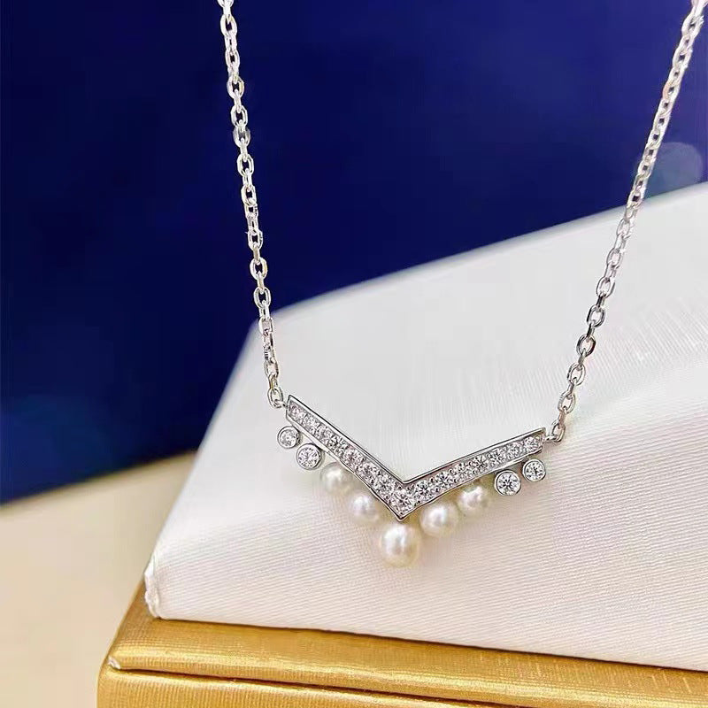 "Elegant Silver neckpiece for women’s daily wear, offering classic charm."