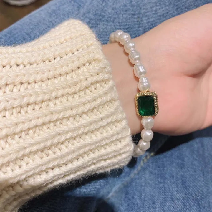 Emerald Motif Pearl Bracelet