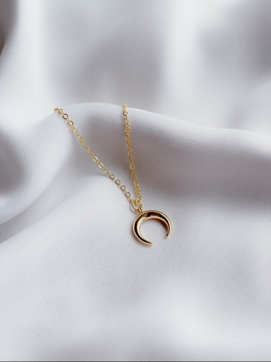 Powerful Crescent Moon Necklace (925 Sterling Silver)