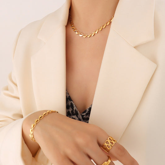 Comes With a Premium Gifting/Storage Box.
18k gold plated over stainless steel Water/Tarnish Resistant
