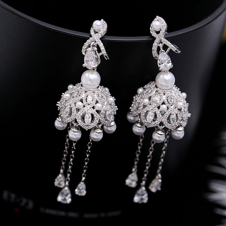 "Shiny pearl jewelry designed to resist tarnishing."
