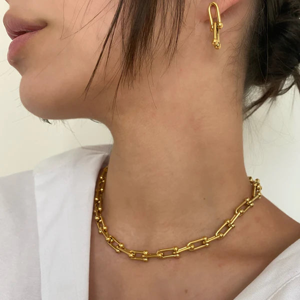Charming jewelry gifts for women