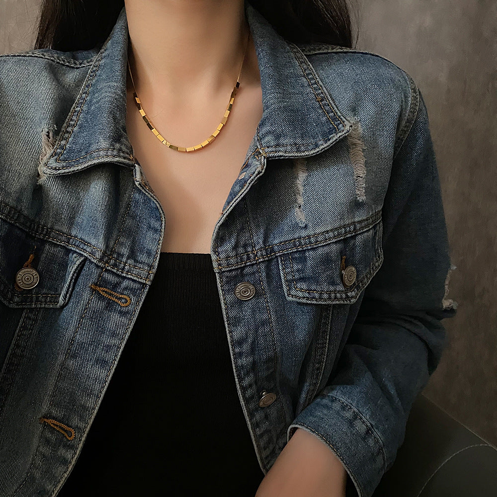 "A timeless piece, the 18k gold bar necklace exudes elegance and style." 

PERFECT GIFT FOR GIRLS 

