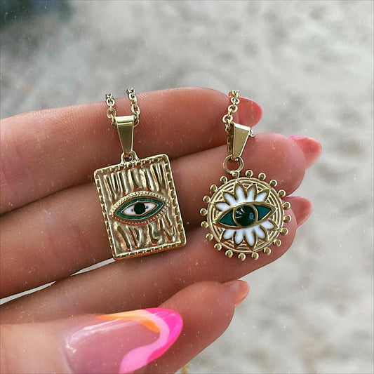 "Elegant gold neckpiece for women’s daily wear, offering classic charm."