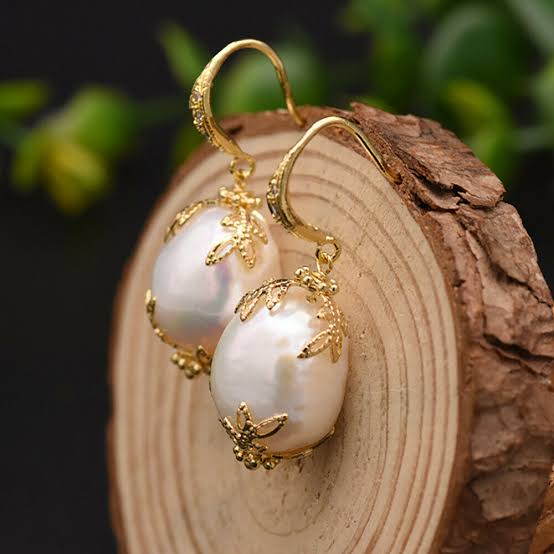 Queen Pearl Earrings