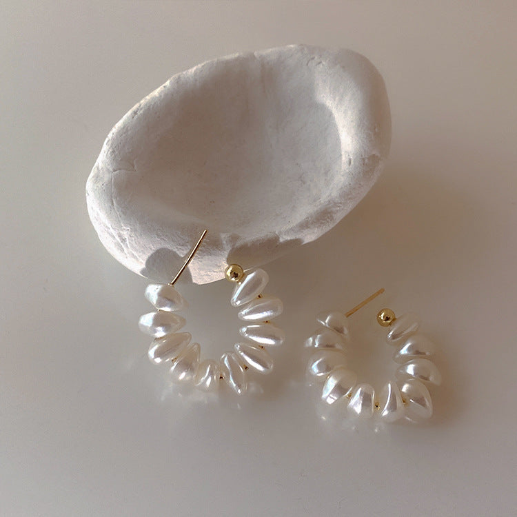 "Shiny pearl jewelry designed to resist tarnishing."
