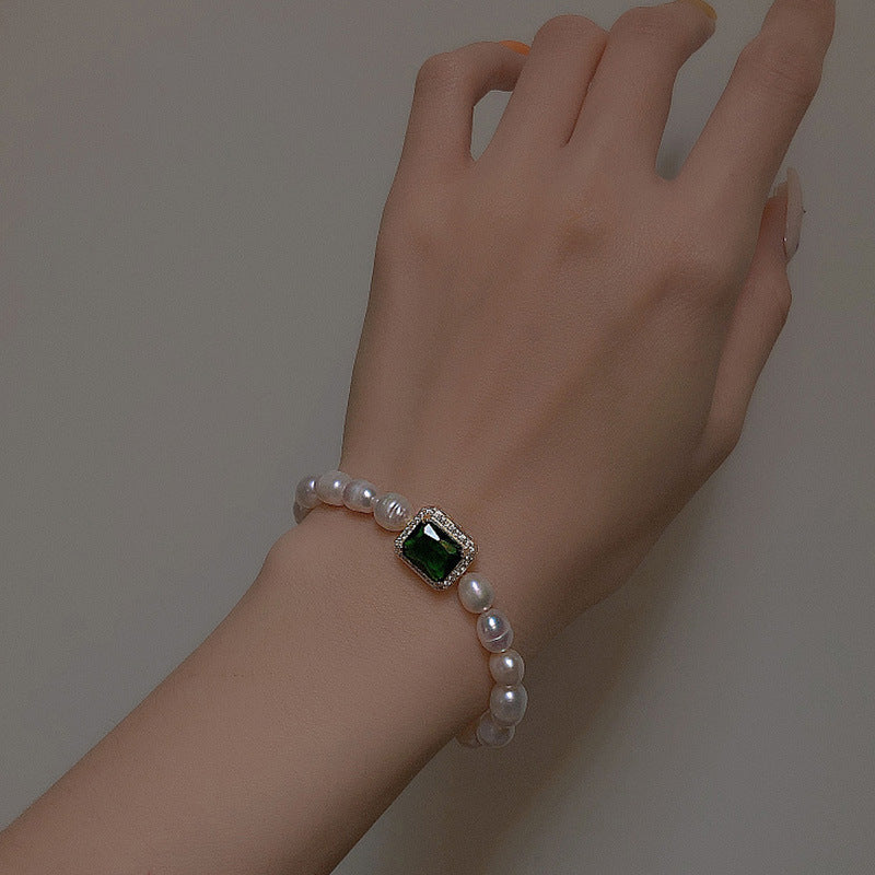 Emerald Motif Pearl Bracelet