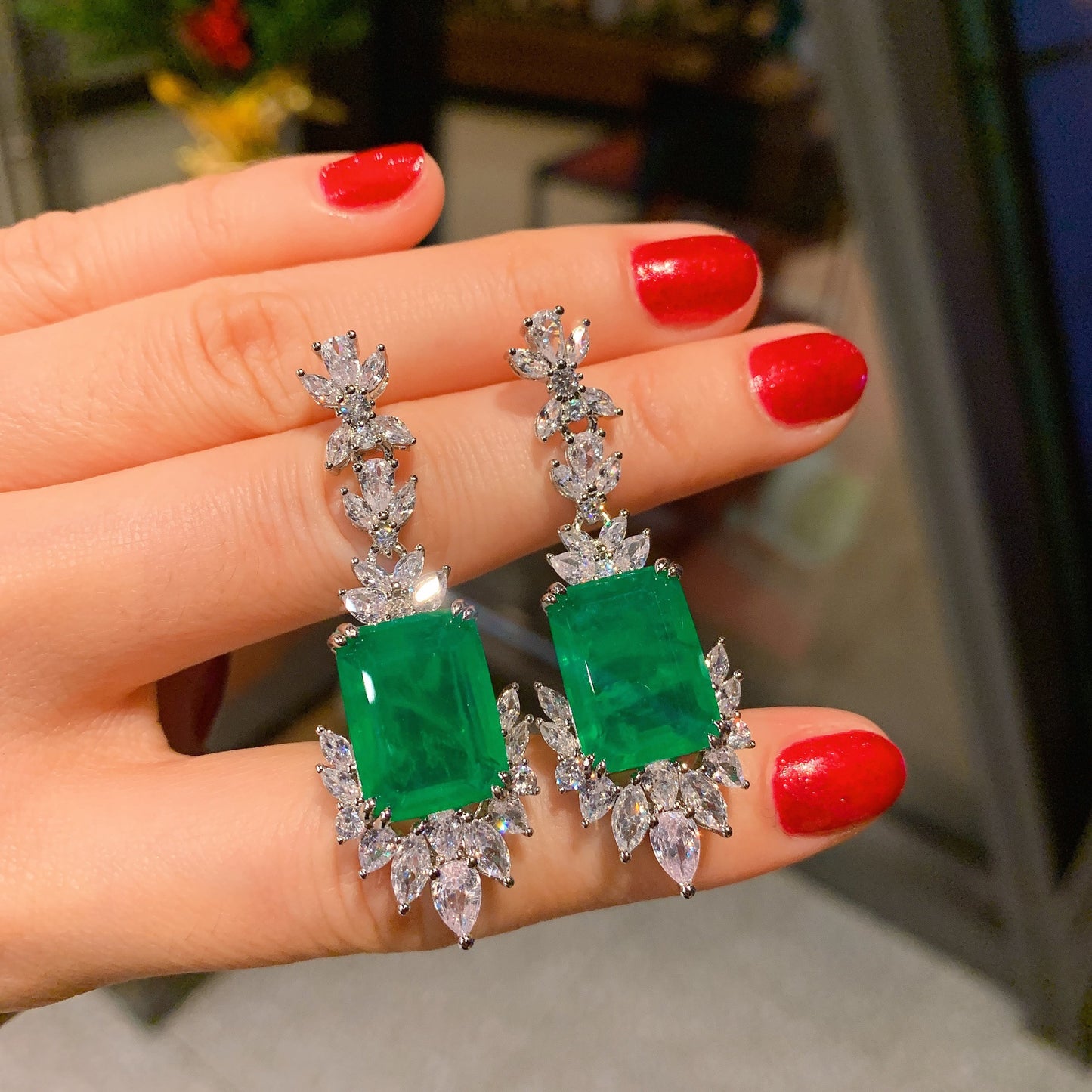 Enchanting Emerald Necklace Set