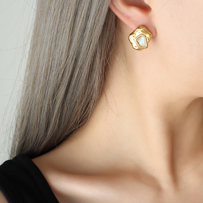 Fashion-forward freshwater pearl abstract gold earring